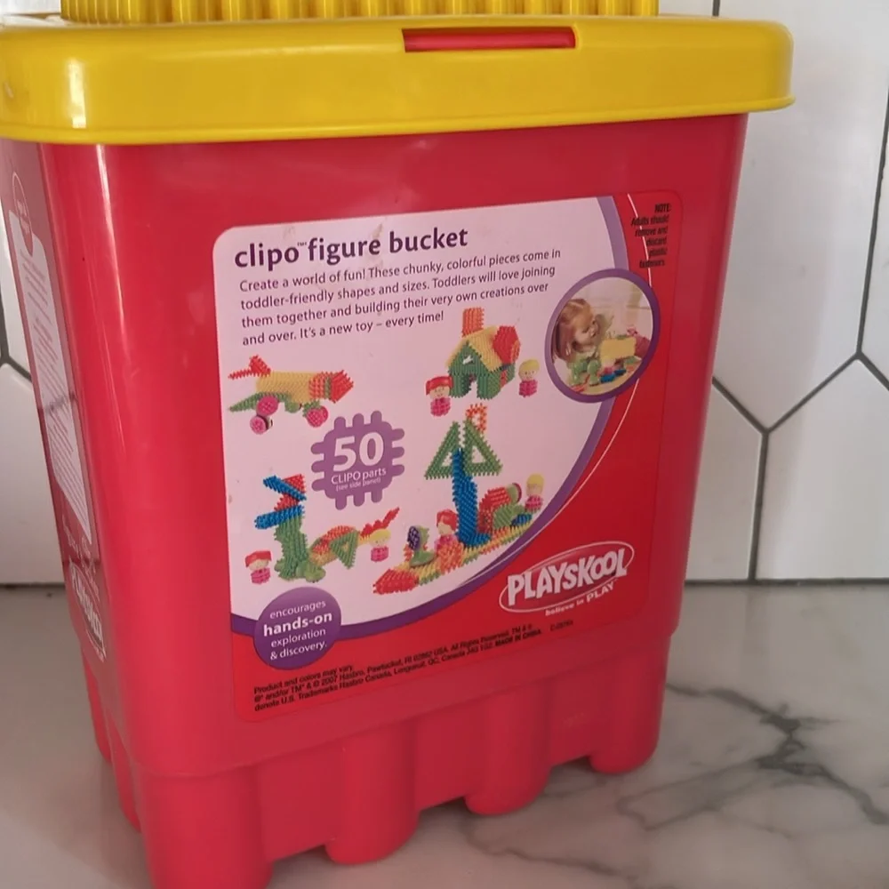 2007 Playskool Clipo Figure Bucket - COMPLETE